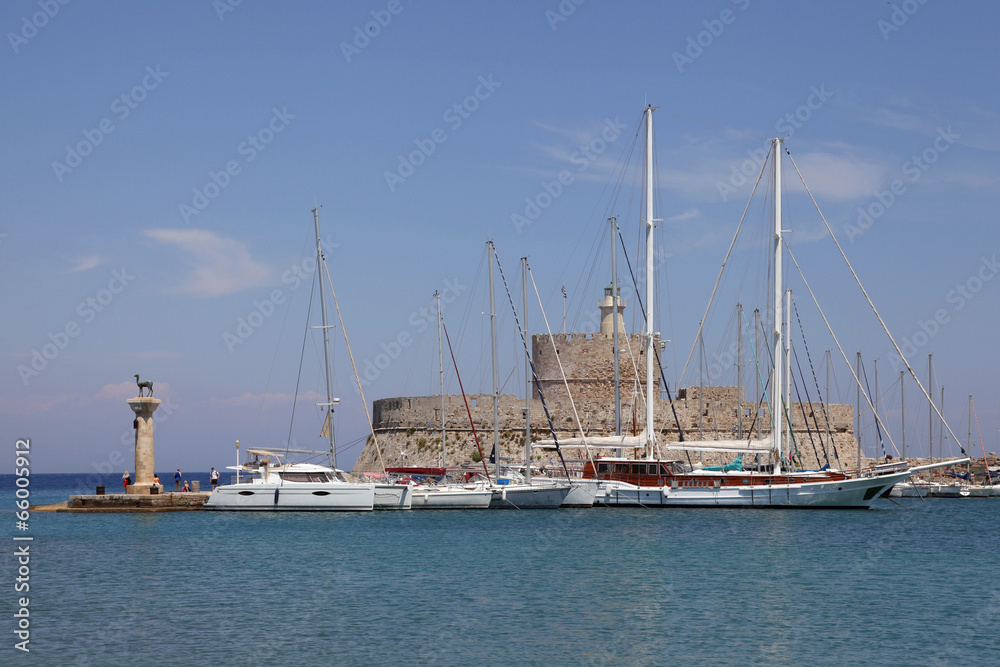 Mandraki Hafen von Rhodos, Griechenland