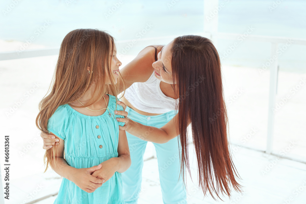 Fototapeta premium Happy family at the beach