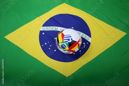 Fussball mit Flaggen-Symbolen auf Flagge von Brasilien photo