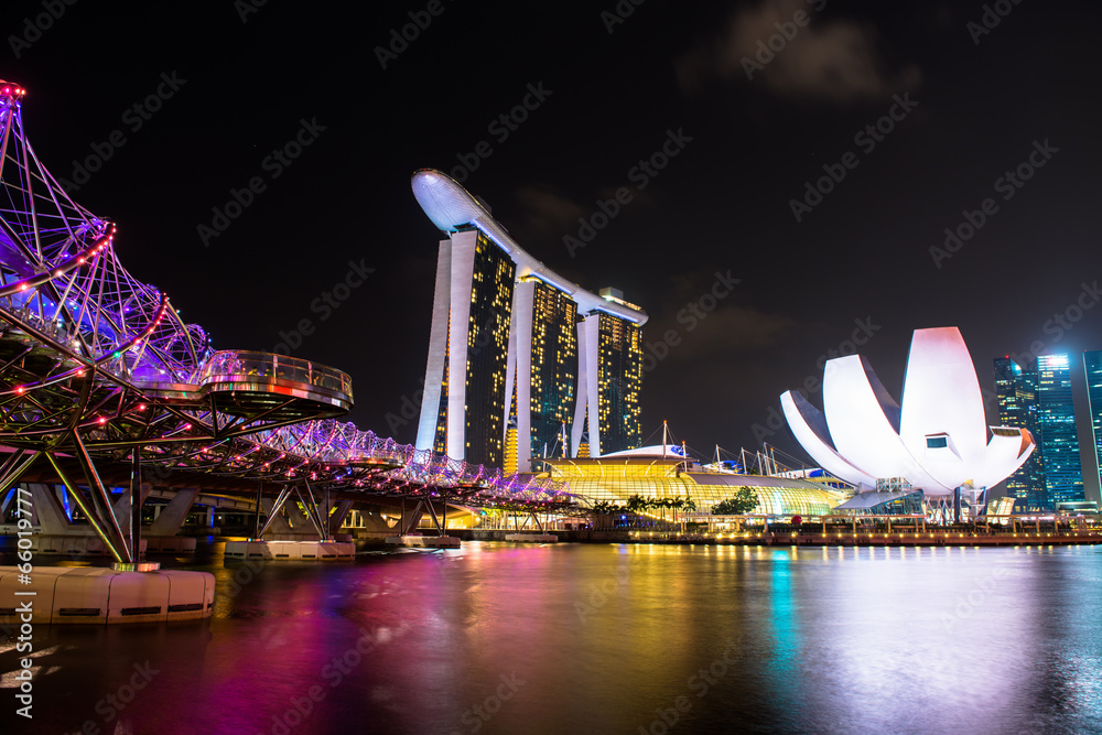 Fototapeta premium Nightscape of Singapore Marina Bay Sand
