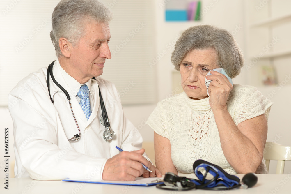 Old woman came to the doctor