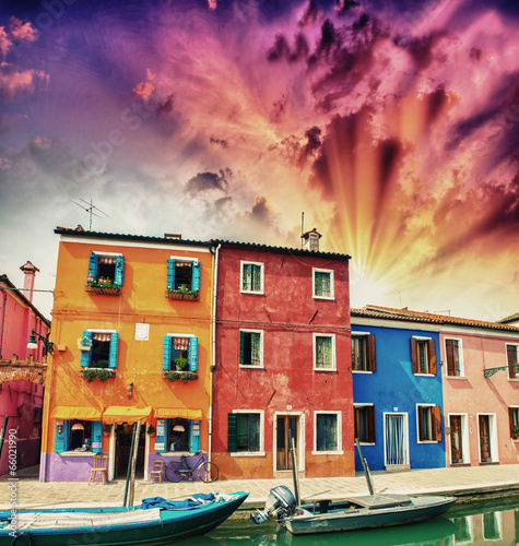Fototapeta Naklejka Na Ścianę i Meble -  Colourful homes of Burano in the province of Venice