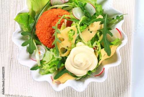 Green salad with cheese