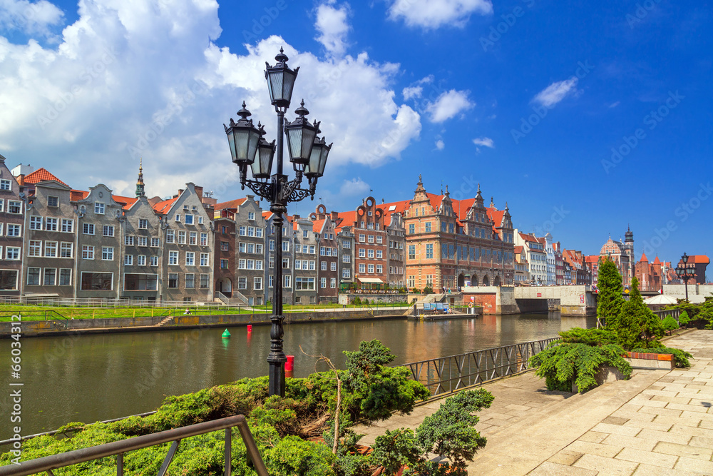 Obraz premium Old town of Gdansk at Motlawa river, Poland