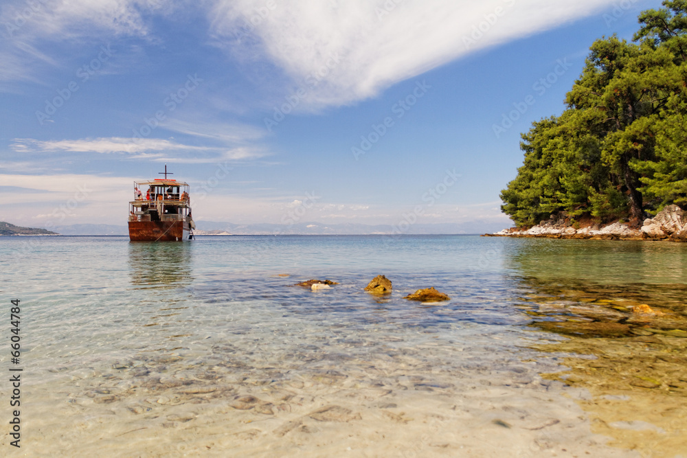 Fototapeta premium Ship in the sea