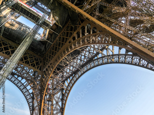 Eiffel Tower © Roman Milert