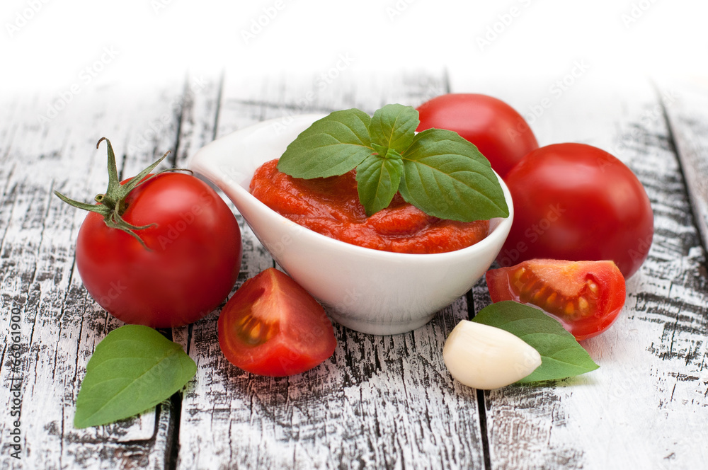 Fresh tomatoes with paste Fresh tomatoes with paste
