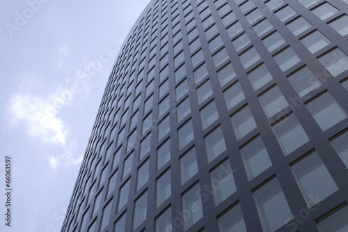 Scheiben an einer repräsentativen Fassade eines Geschäftshauses