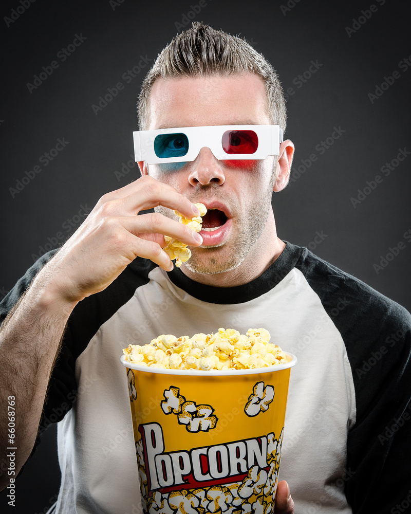 Naklejka premium Eating popcorn wearing 3d glasses