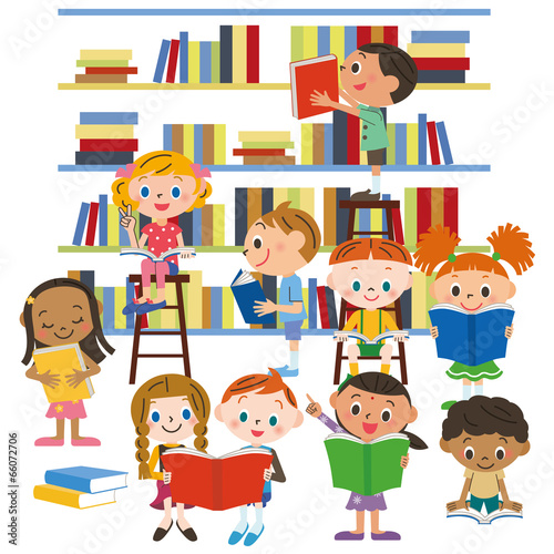 図書館で本を読む子供達