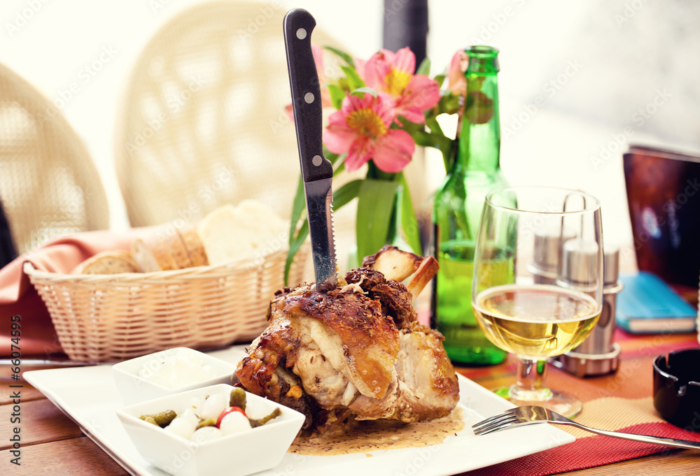 Fototapeta premium Veprevo knee