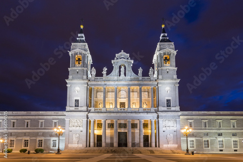 Obraz na płótnie Catedral de la Almudena w salonie