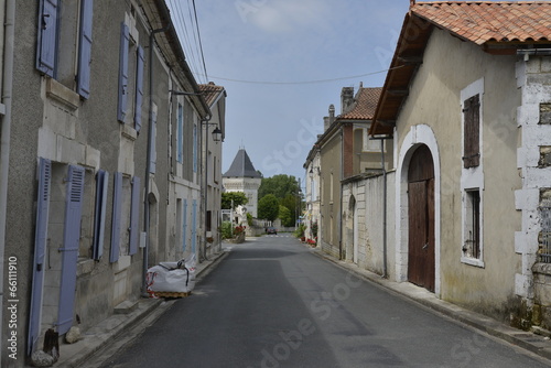 Une des rues à Champagne-et-Fontaine