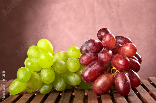 Wallpaper Mural Red and green grapes Torontodigital.ca