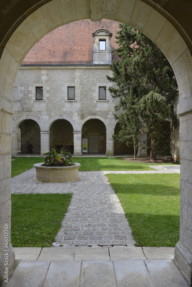 Cloître du prieuré St-Léger à cognac