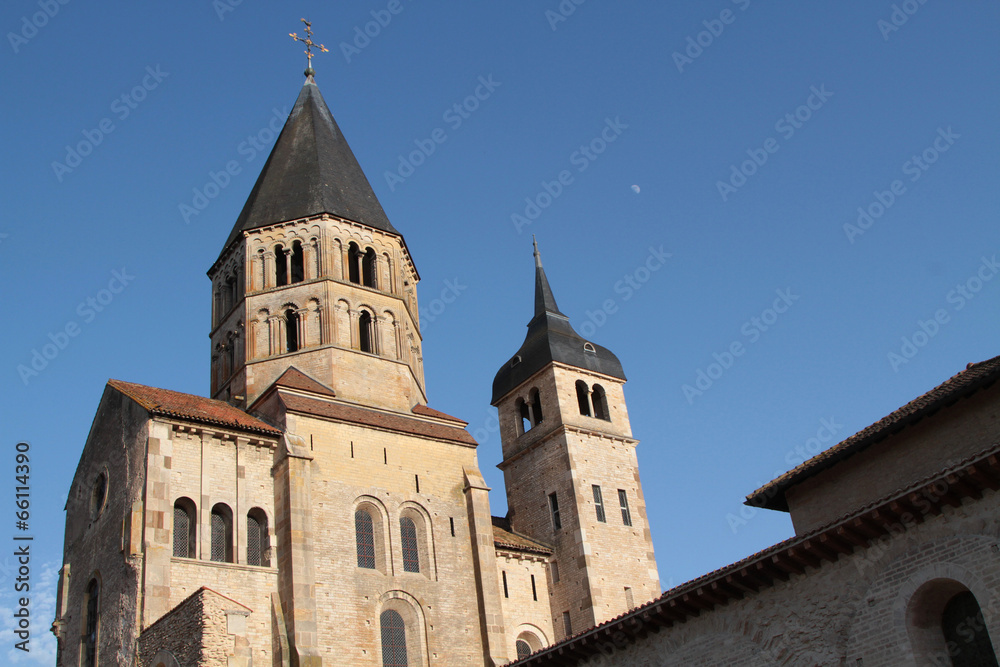 La tour restante de l'Abbaye Cluny III