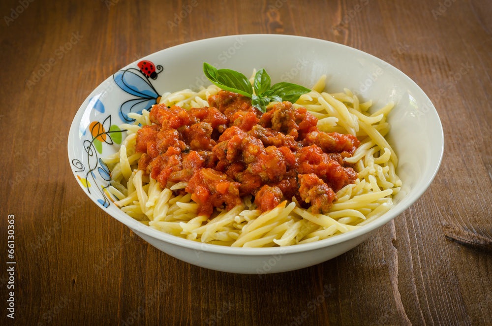 Trofie con salsa di pomodoro e salsiccia Trofie con salsa di pomodoro e salsiccia