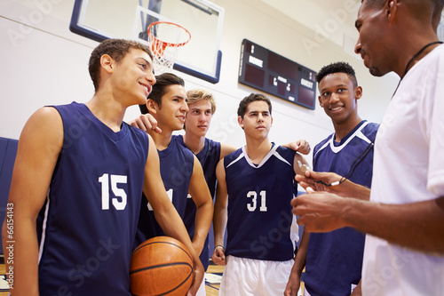 Photo Male High School Basketball Team Having Team Talk With Coach