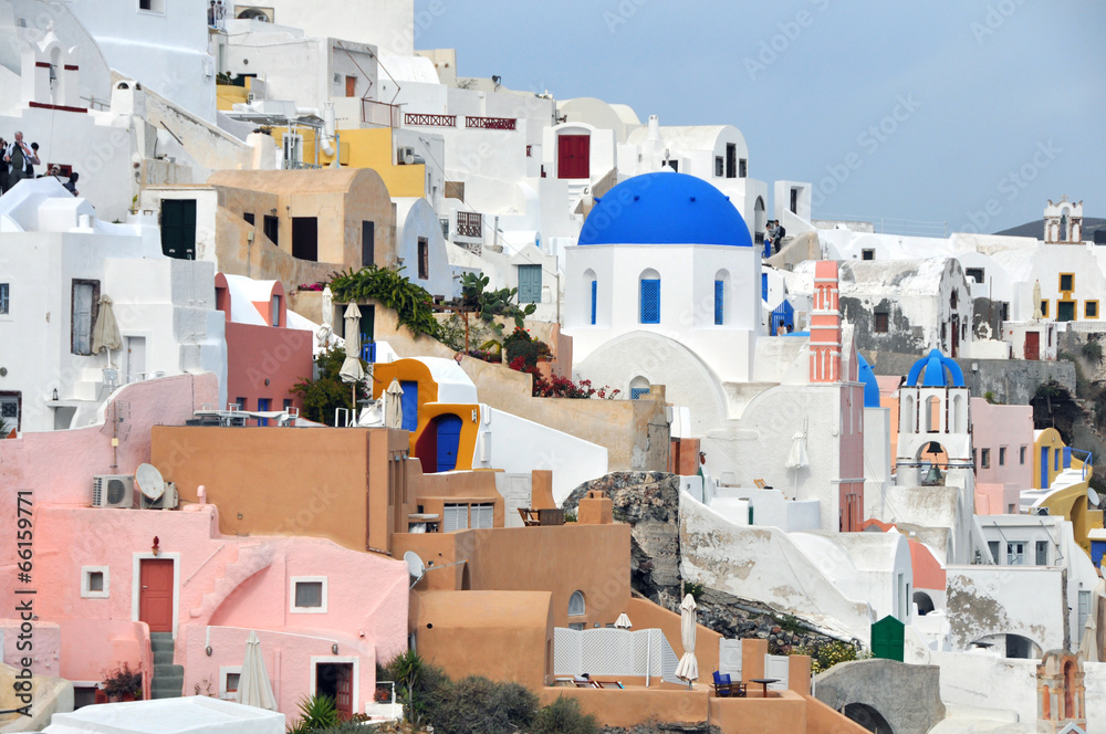 bunte häuser in oia, santorin