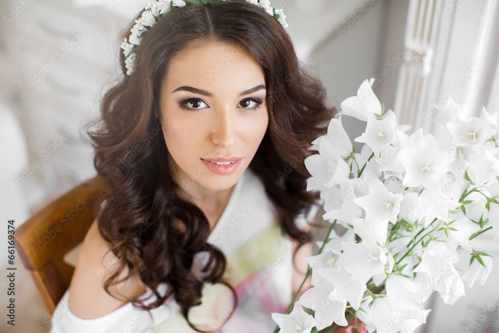 Naklejka premium Pretty bride with bouquet