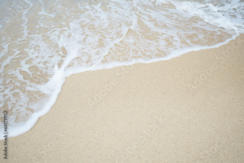 沖縄の海 砂浜の波