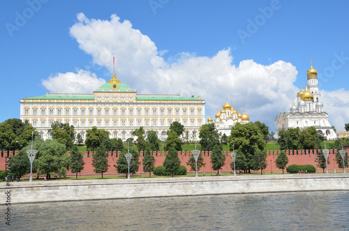Большой Кремлевский дворец и соборы Московского кремля