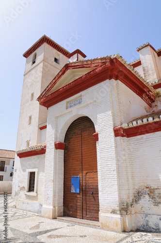 Iglesia de San Nicolas at Albayzin district in Granada, Spain © Scirocco340