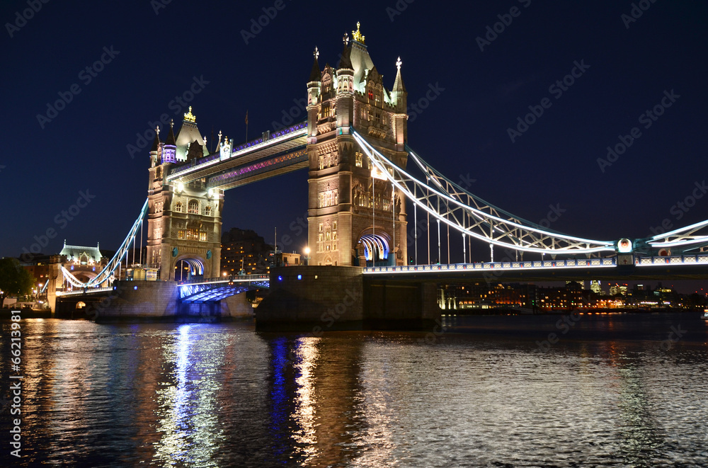 Fototapeta premium Tower bridge in London