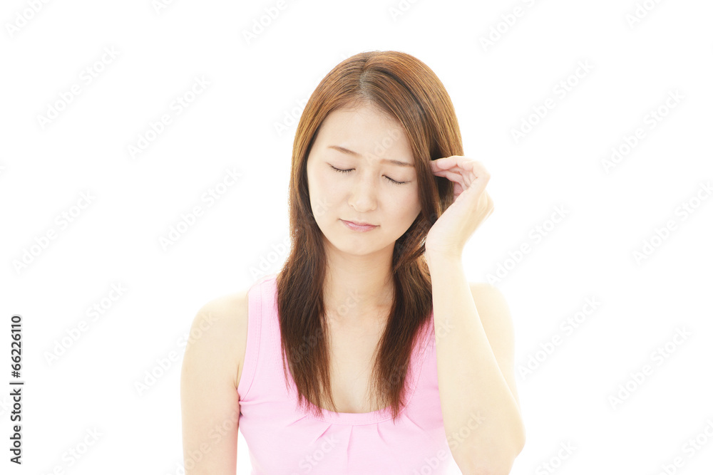頭痛を訴える女性 頭痛を訴える女性