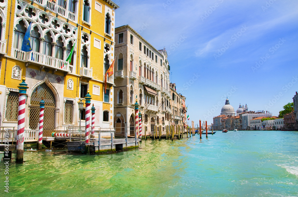 Fototapeta premium Grand Canal and Basilica Santa Maria della Salute, Venice, Italy
