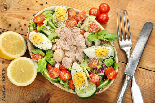 Salad with tuna tomato and eggs