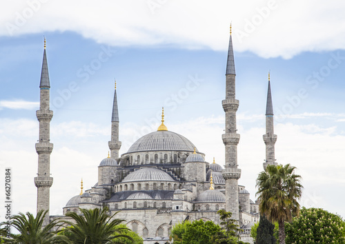 blue mosque in istanbul on a sunny day