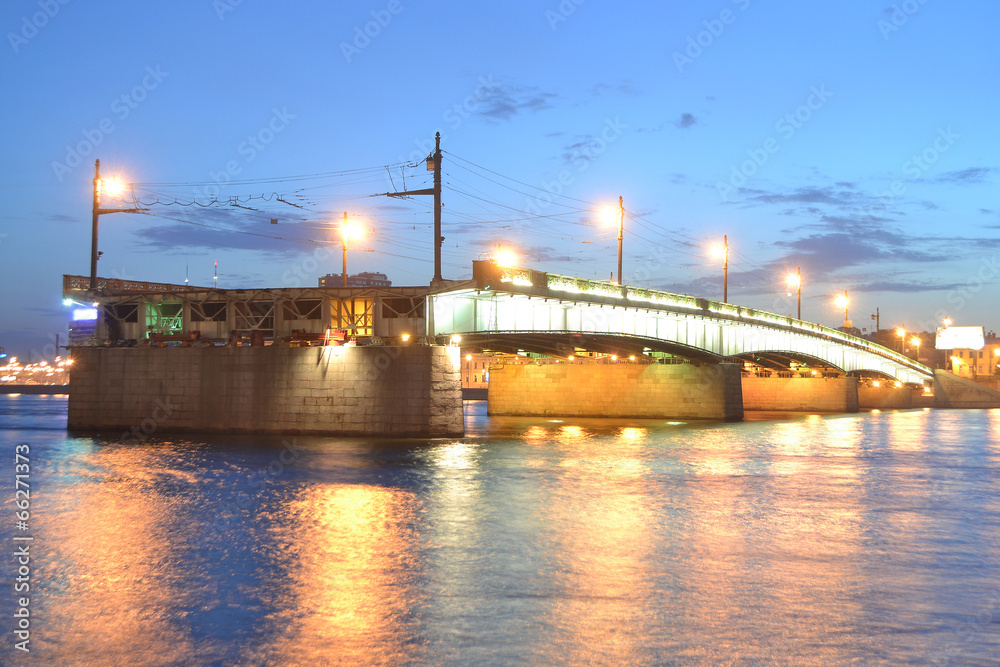 Liteyny Bridge at night