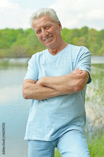 Fototapeta Naklejka Na Ścianę i Meble -  smiling elderly man