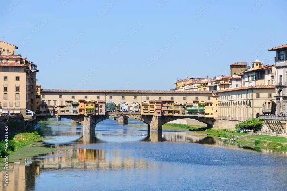 Fototapeta premium Ponte Vecchio and the Arno river - Historic centre of Florence