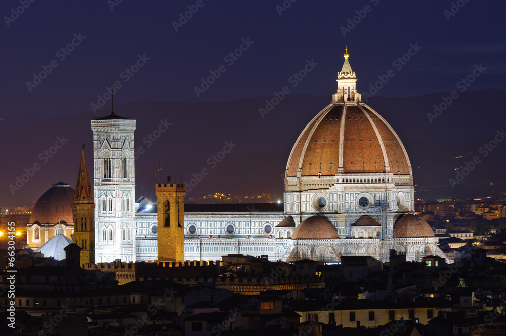 Fototapeta premium Duomo Santa Maria del Fiore at night - Historic centre of Floren