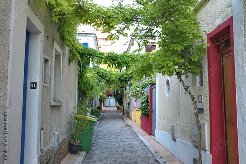 Petite rue parisienne photo