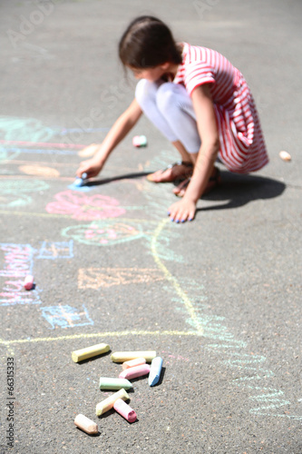 Cute girl drawing with chal...
