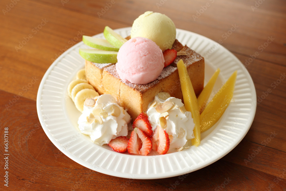 ice cream with bread and fruit