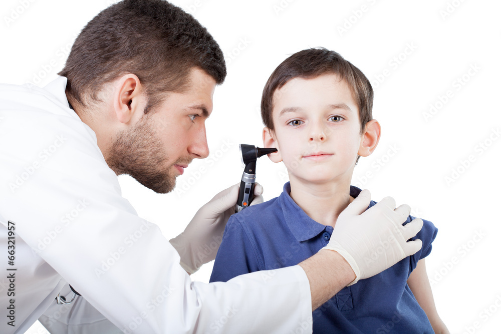 Obraz premium Boy's ear examination
