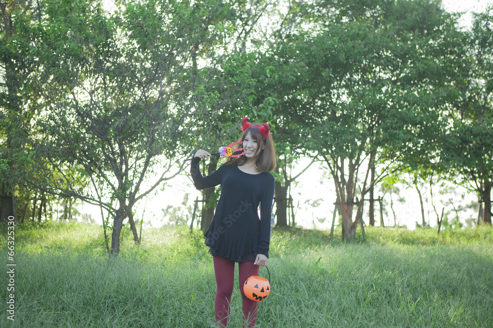 Fototapeta premium ハロウィンの仮装をした女性