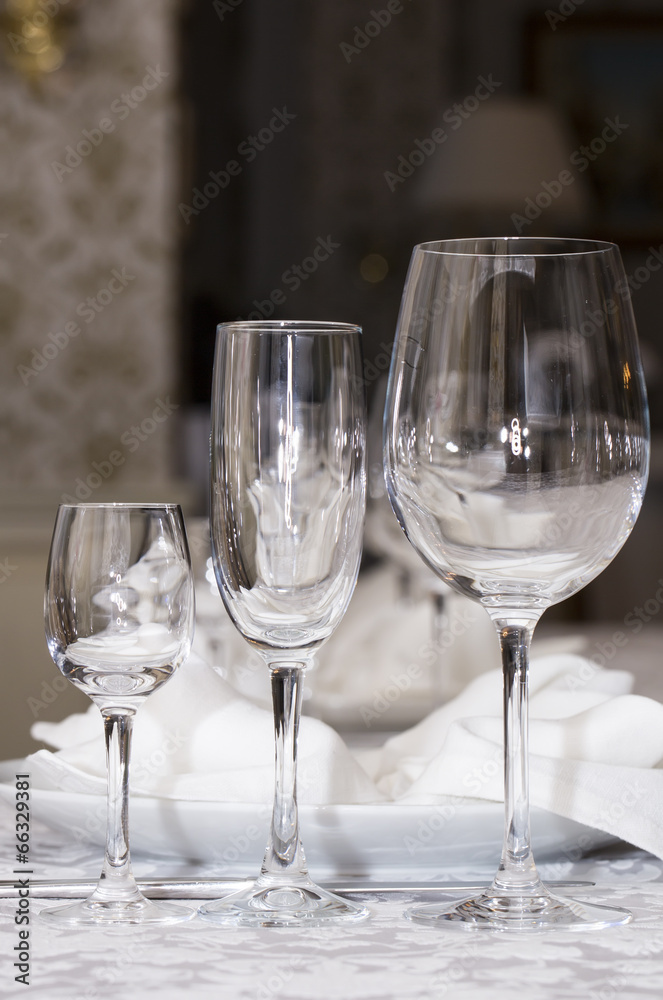 glasses on a table in a restaurant glasses on a table in a restaurant