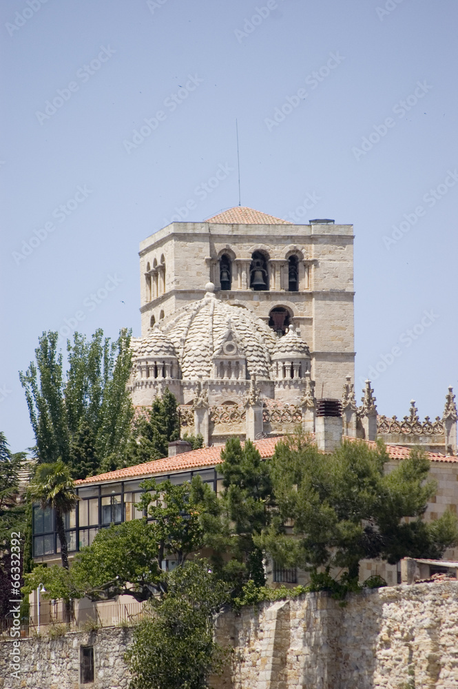 Torre y campanario de la catedral de Zamora