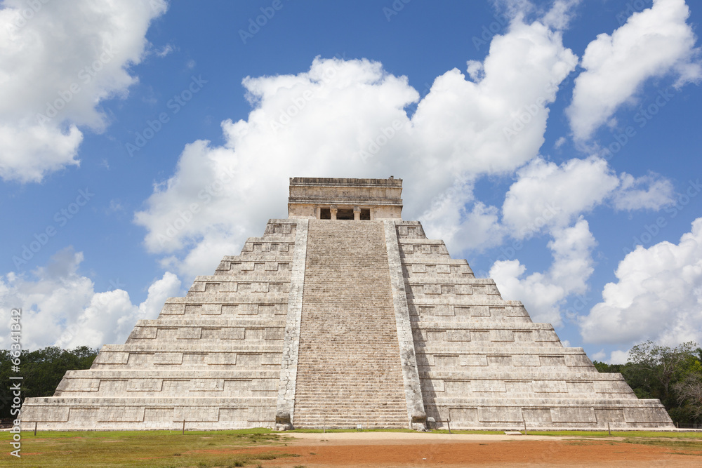 Temple of Chichen Itza, mayan pyramid in Yucatan, Mexico
