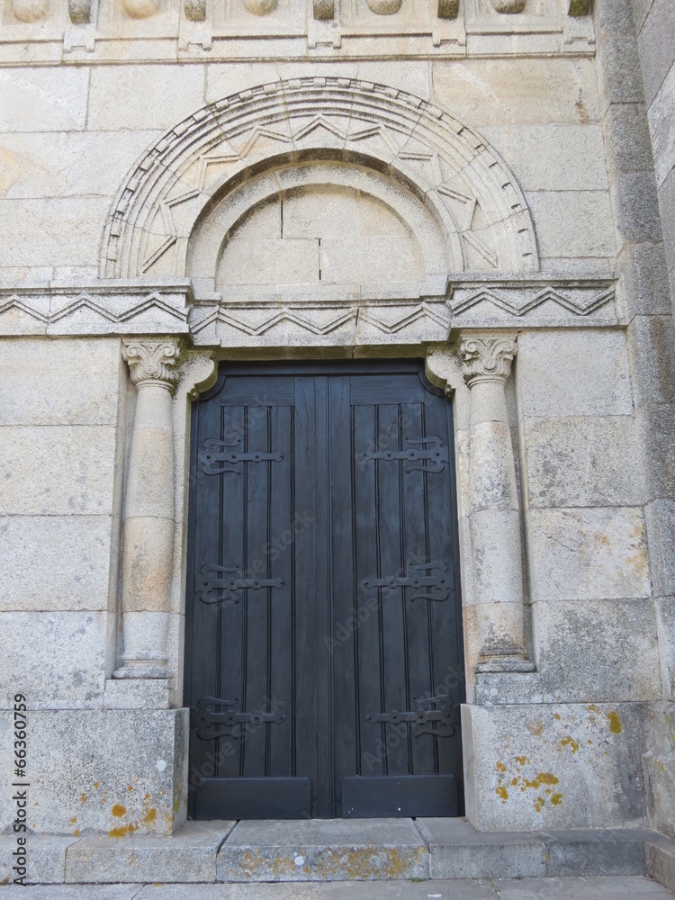 Portugal - Viana do Castelo - Portail basilique coté ouest
