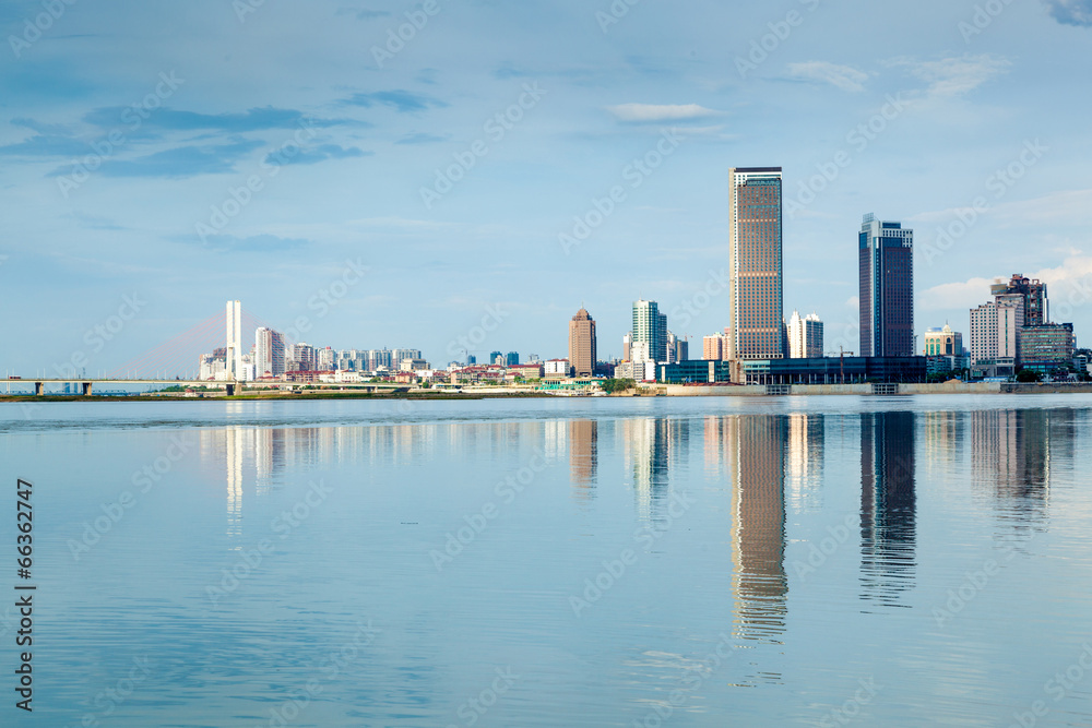 Obraz premium shanghai skyline with reflection,China