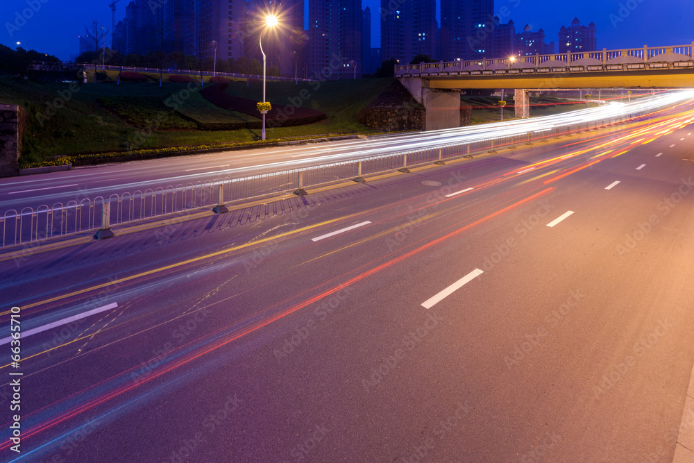 Obraz premium Empty freeway at night