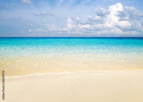 Tropical landscape - beautiful beach with blue ocean and clear sky  © Pakhnyushchyy