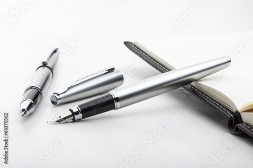 Silver fountain pen and roller pen