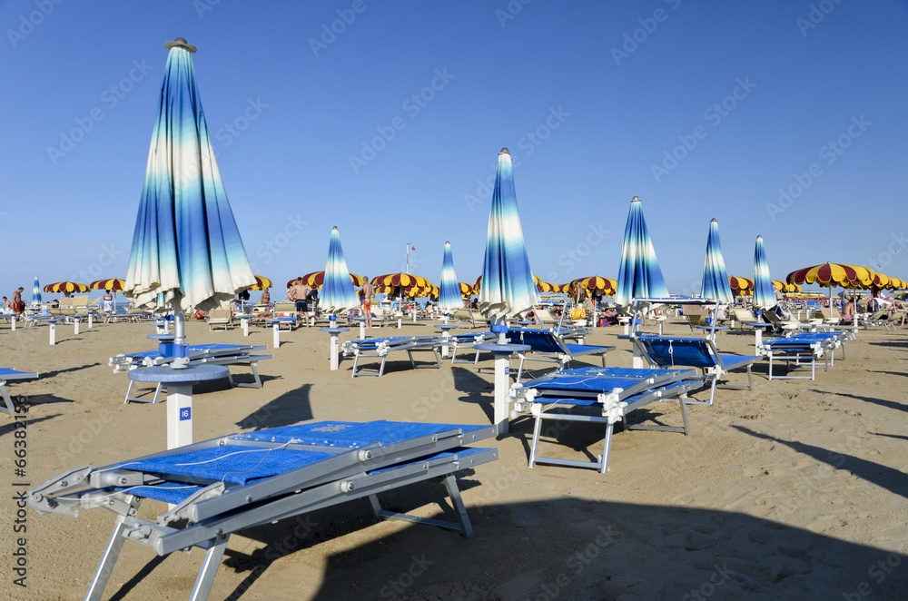 Fototapeta premium Rimini, spiaggia e ombrelloni. 4